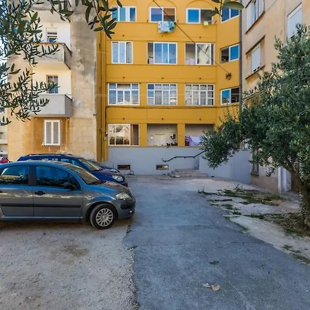 Petra Populare * Zára